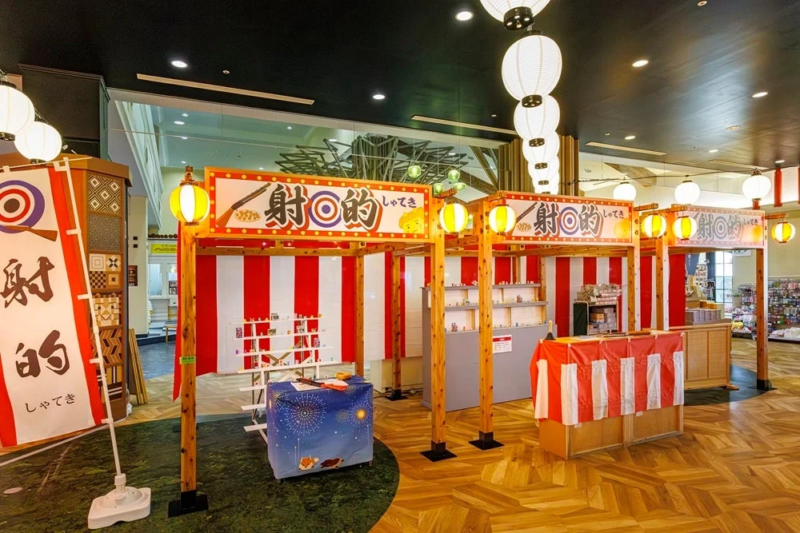 射的、屋台、祭り、ゲーム、イベント、日本、縁日、提灯、ストライプ、エンターテイメント