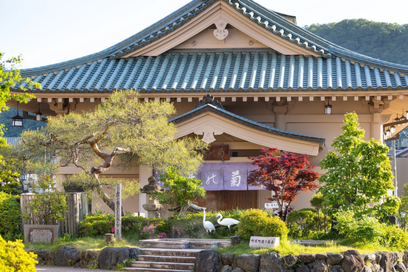 山中温泉の風景と鶴の像