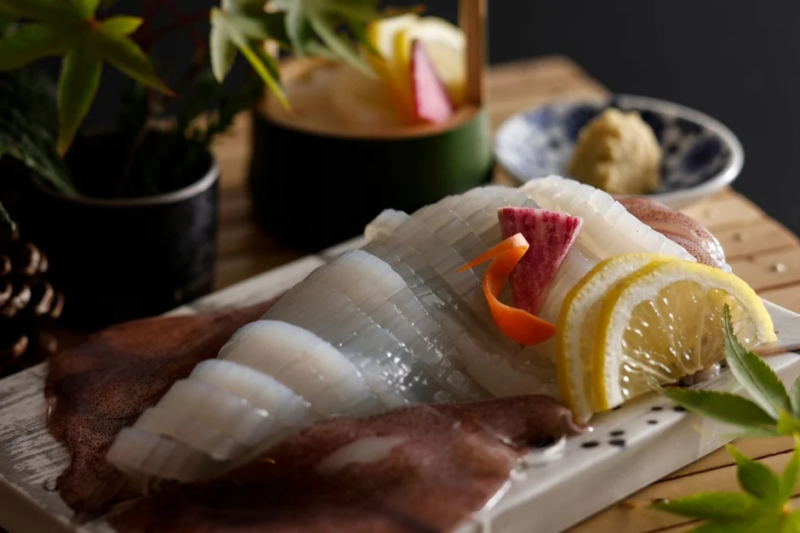 新鮮なイカの刺身