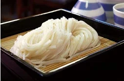 白い麺料理